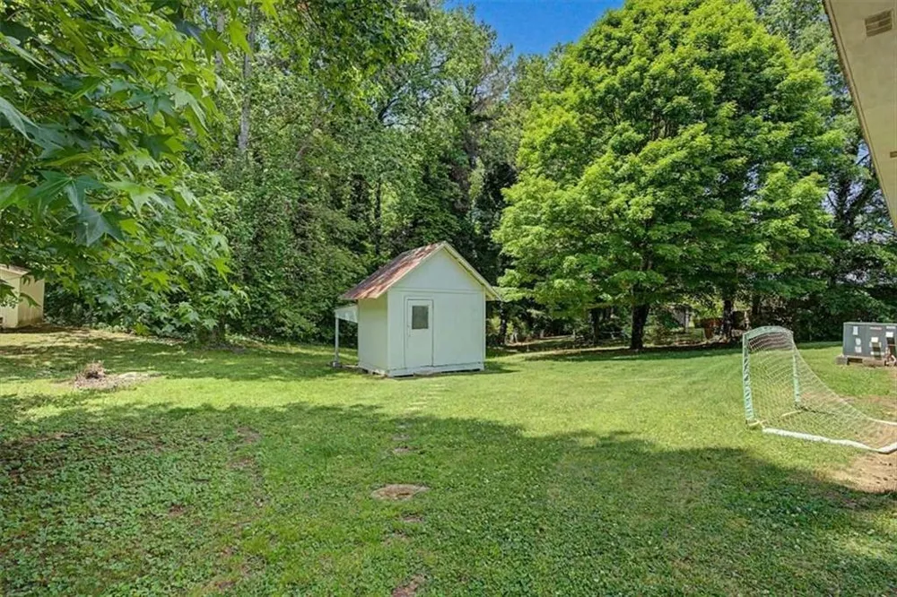 98 James Street Tallapoosa, GA 30176