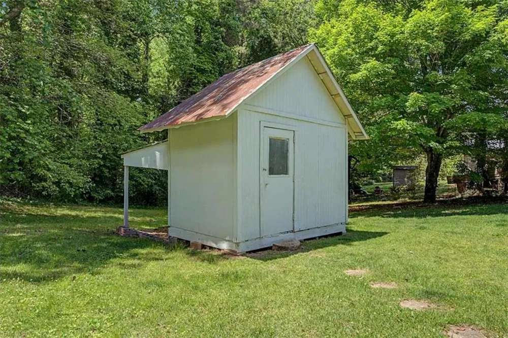 98 James Street Tallapoosa, GA 30176