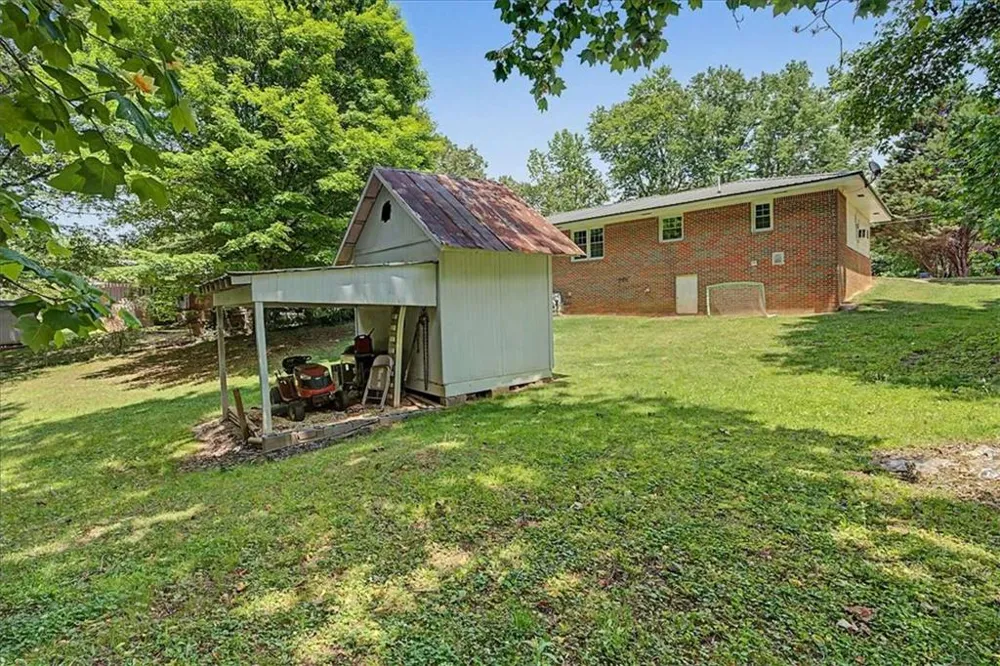 98 James Street Tallapoosa, GA 30176
