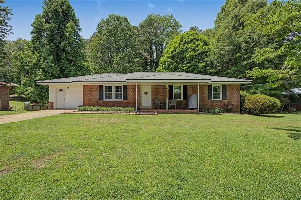 98 James Street Tallapoosa, GA 30176