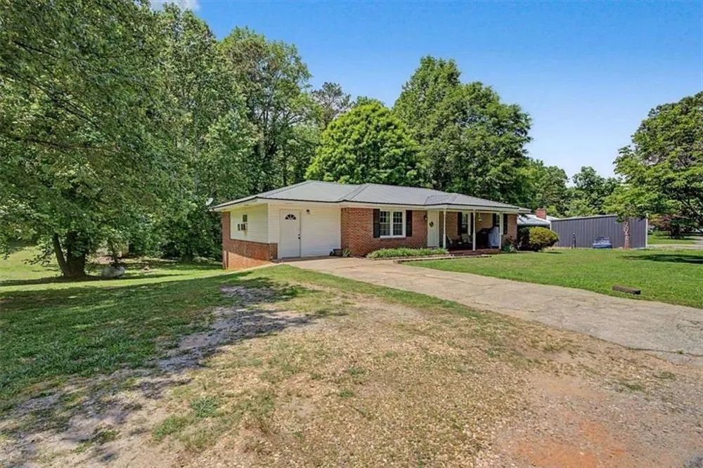 98 James Street Tallapoosa, GA 30176