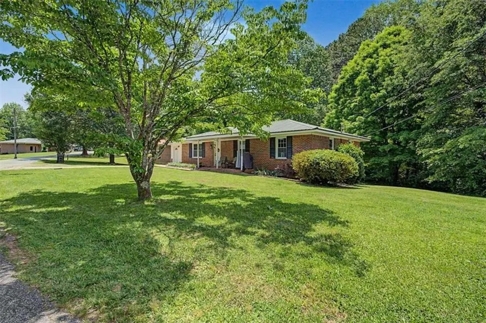 98 James Street Tallapoosa, GA 30176