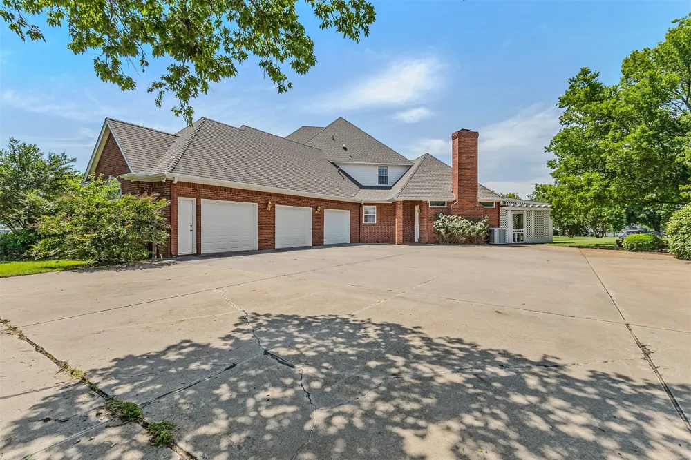 3107 Harris Street Gainesville, TX 76240