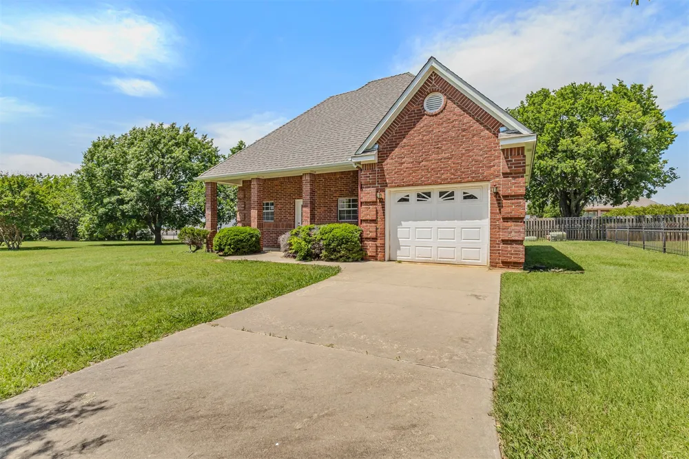 3107 Harris Street Gainesville, TX 76240