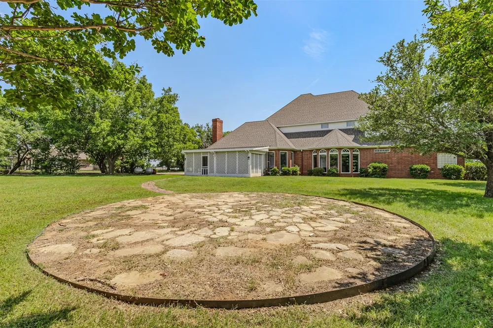 3107 Harris Street Gainesville, TX 76240