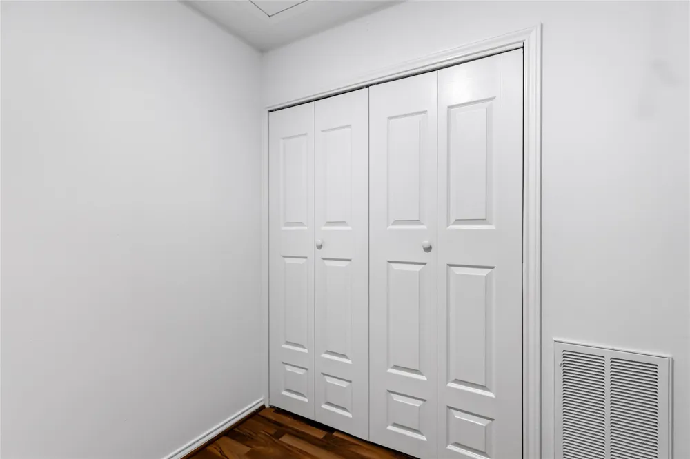 1011 Hamblen Road #205 Kingwood, TX 77339