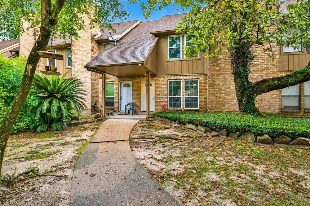1011 Hamblen Road #205 Kingwood, TX 77339