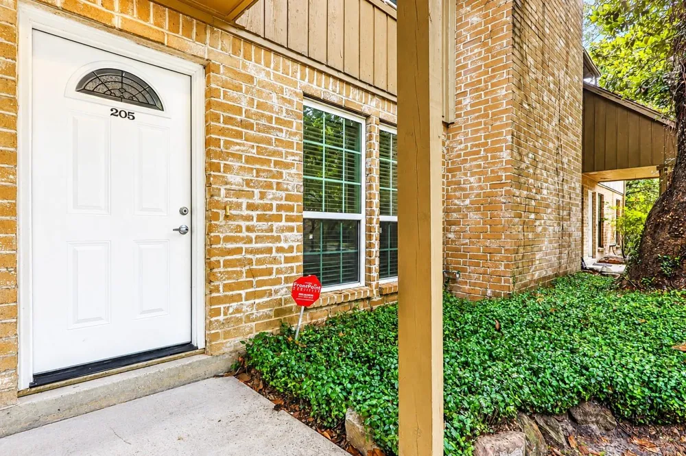 1011 Hamblen Road #205 Kingwood, TX 77339