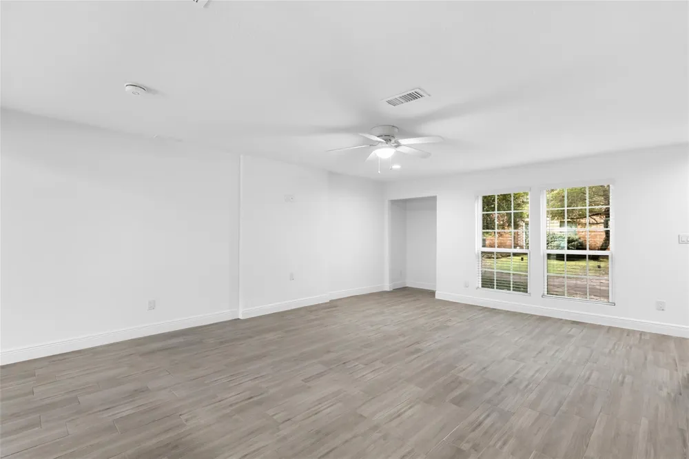 1011 Hamblen Road #205 Kingwood, TX 77339