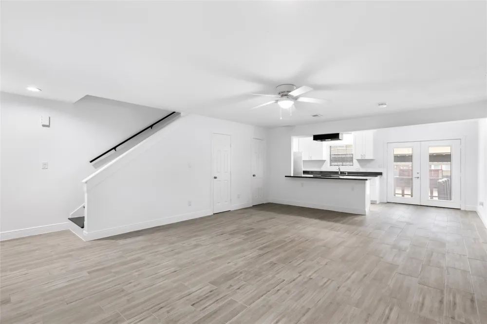1011 Hamblen Road #205 Kingwood, TX 77339