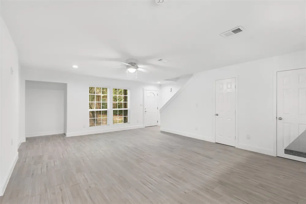 1011 Hamblen Road #205 Kingwood, TX 77339