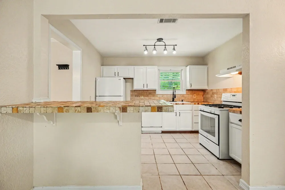 126 Bonita Avenue Galveston, TX 77550