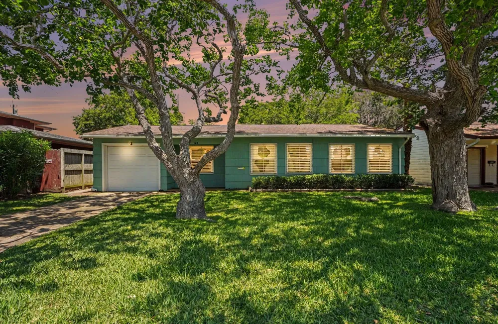126 Bonita Avenue Galveston, TX 77550