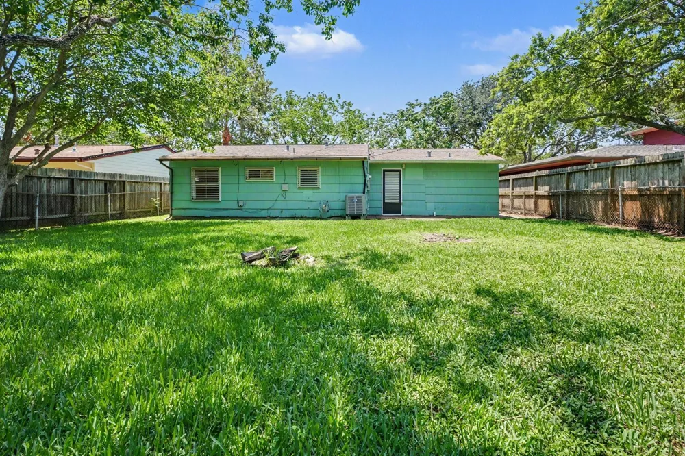126 Bonita Avenue Galveston, TX 77550