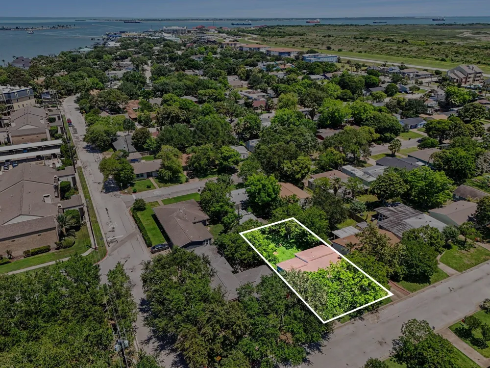 126 Bonita Avenue Galveston, TX 77550