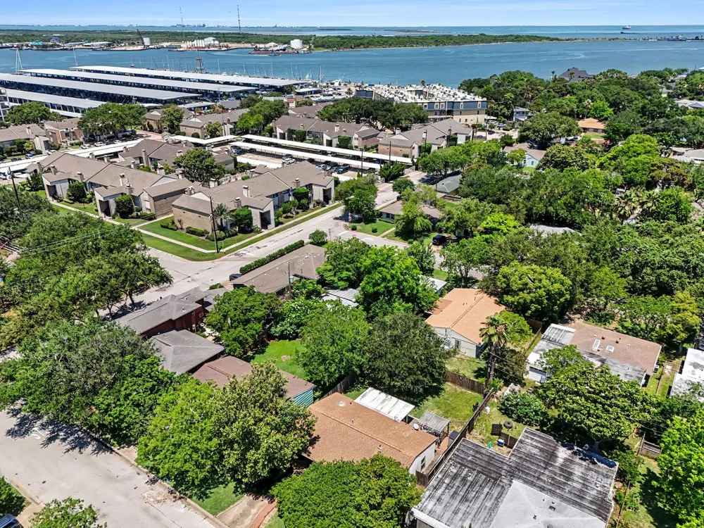 126 Bonita Avenue Galveston, TX 77550
