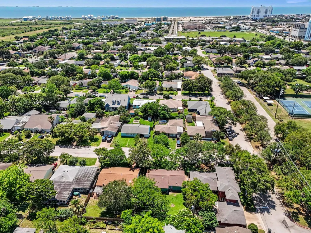 126 Bonita Avenue Galveston, TX 77550