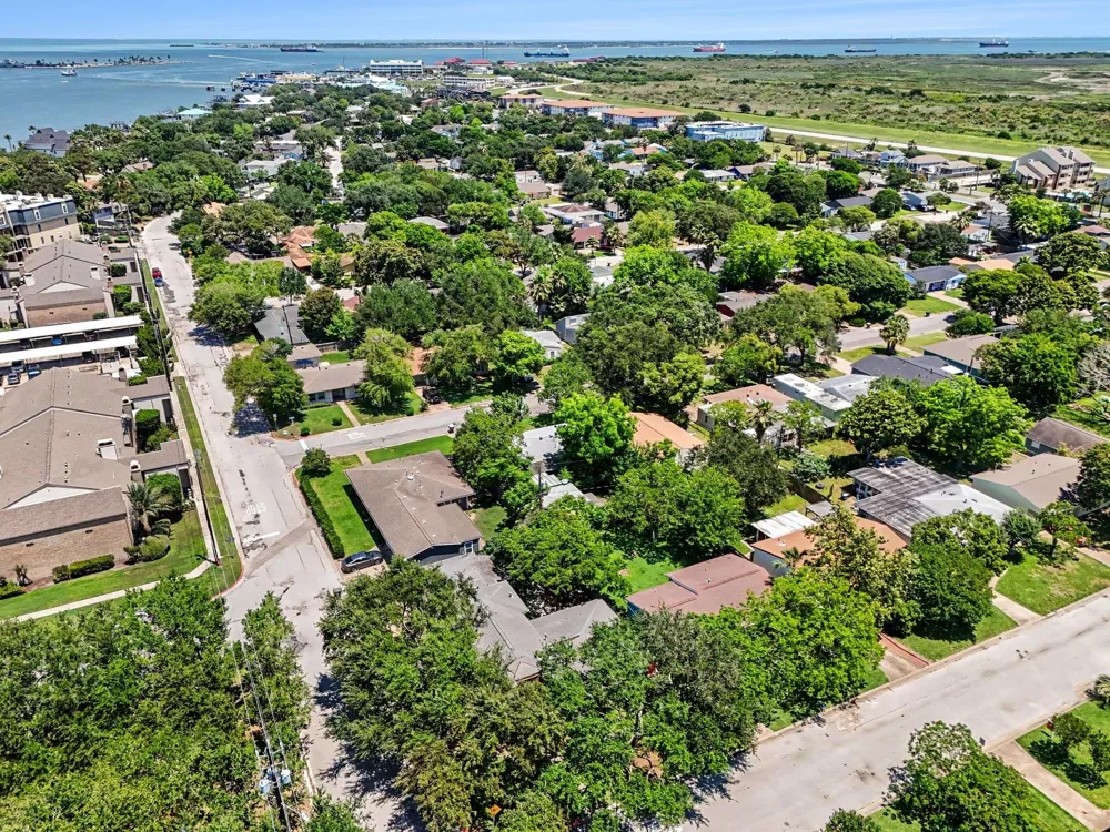 126 Bonita Avenue Galveston, TX 77550