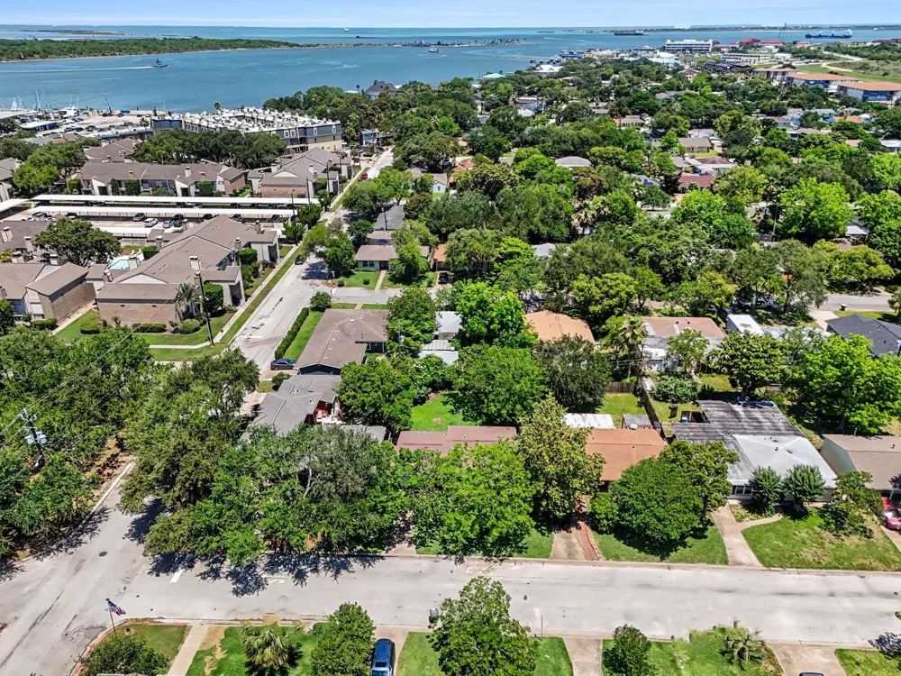 126 Bonita Avenue Galveston, TX 77550