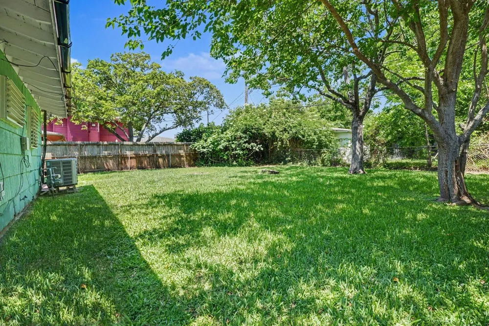 126 Bonita Avenue Galveston, TX 77550