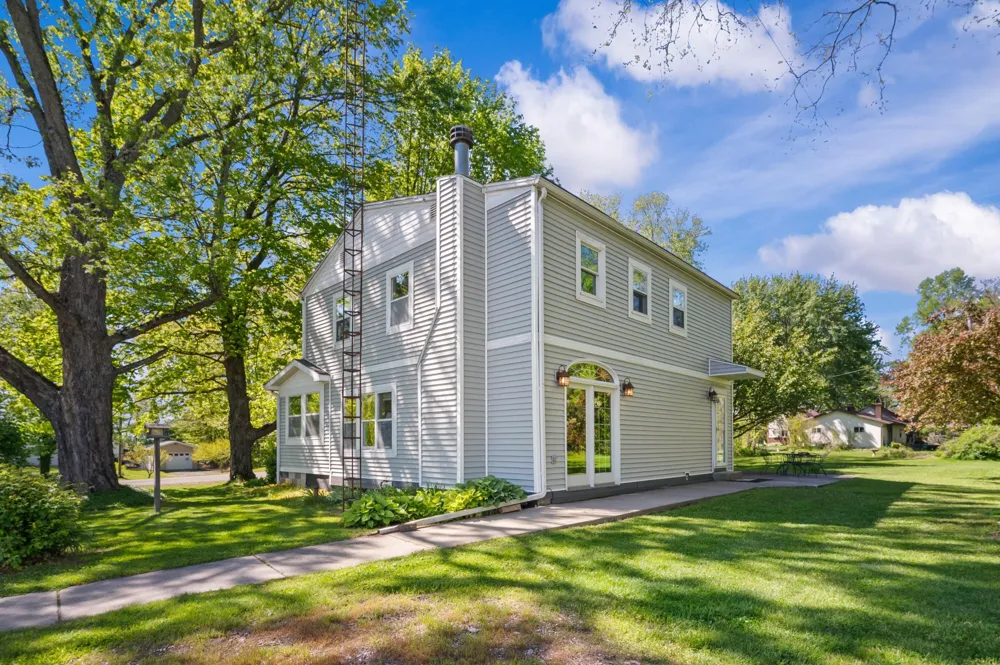 8498 Lake Road Berrien Center, MI 49102