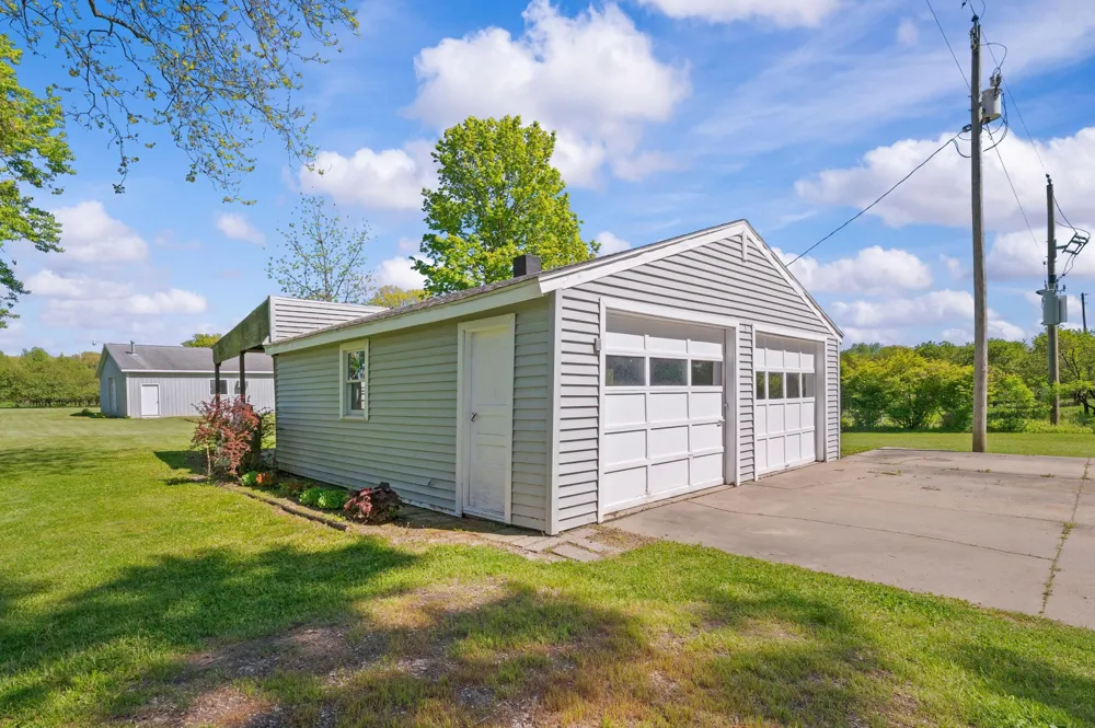8498 Lake Road Berrien Center, MI 49102