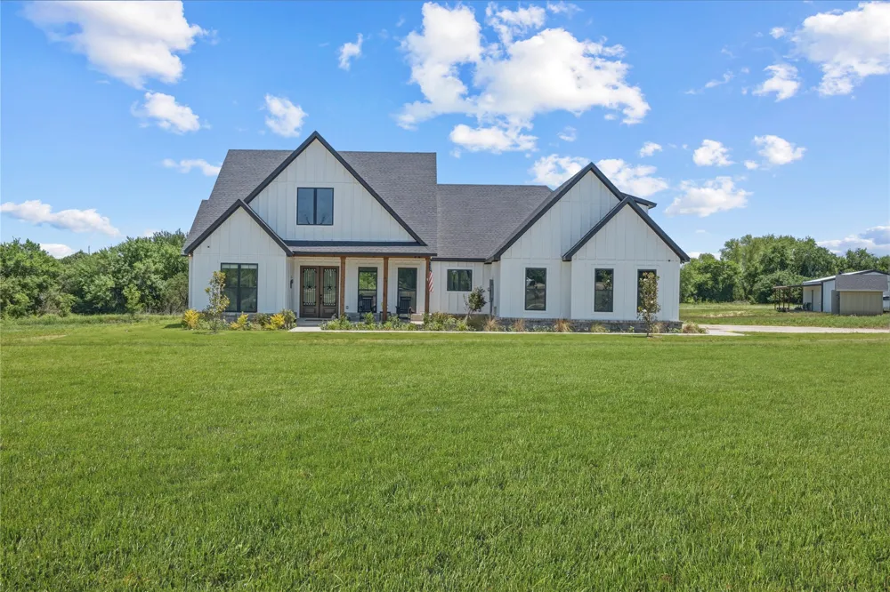 1100 Maverick Court Rio Vista, TX 76093