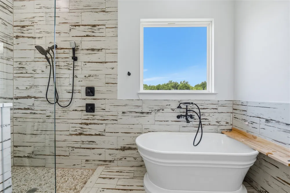1100 Maverick Court Rio Vista, TX 76093