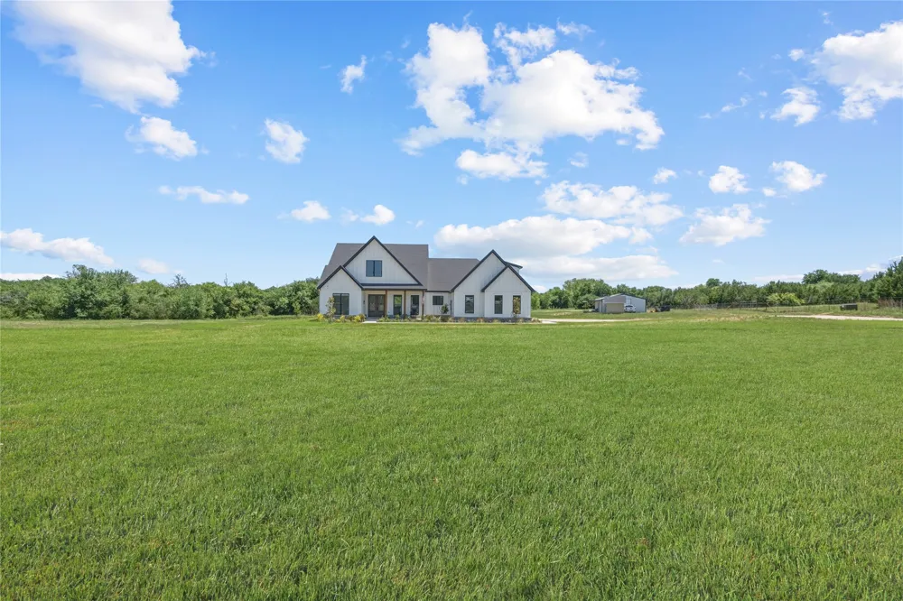 1100 Maverick Court Rio Vista, TX 76093