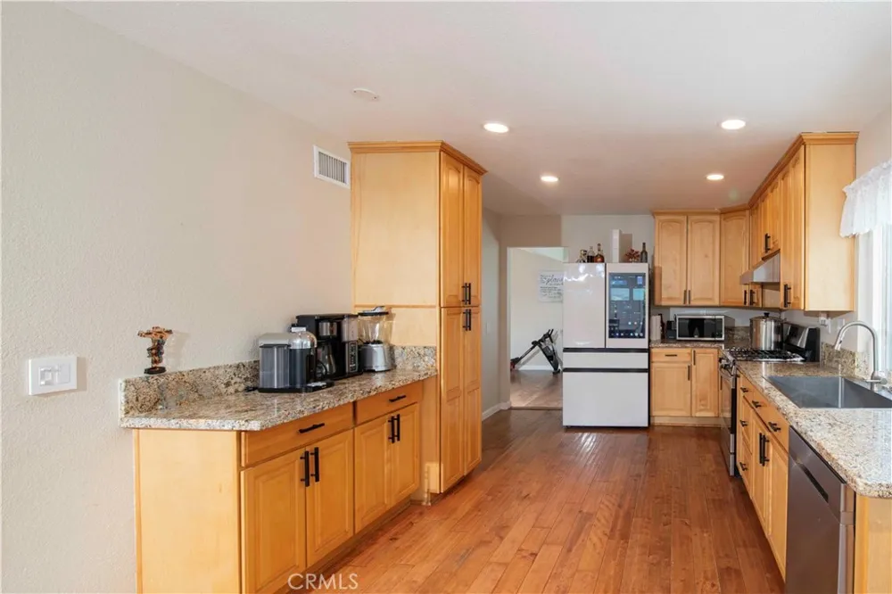 1452 GRANADA AVENUE Corona, CA 92878
