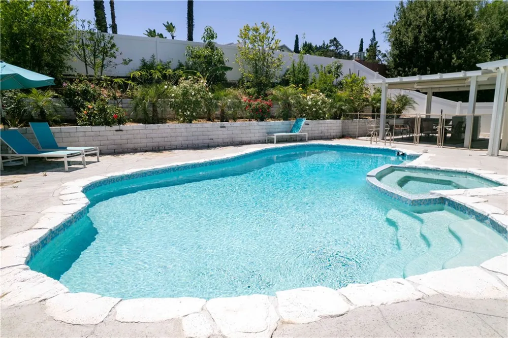 1452 GRANADA AVENUE Corona, CA 92878