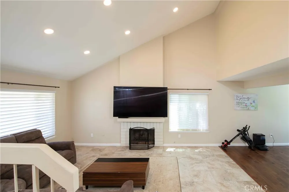 1452 GRANADA AVENUE Corona, CA 92878