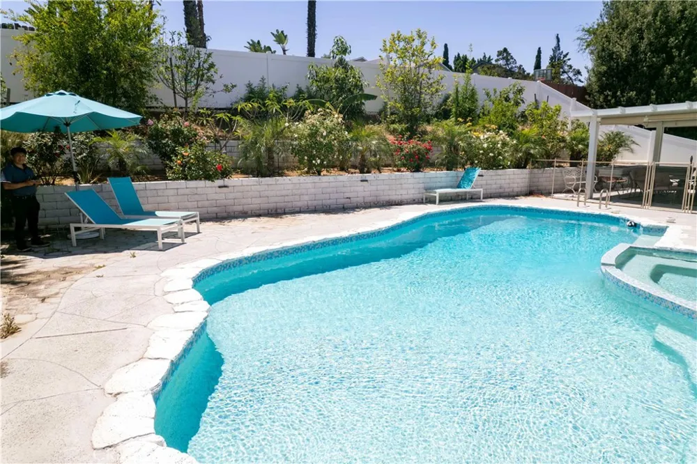 1452 GRANADA AVENUE Corona, CA 92878