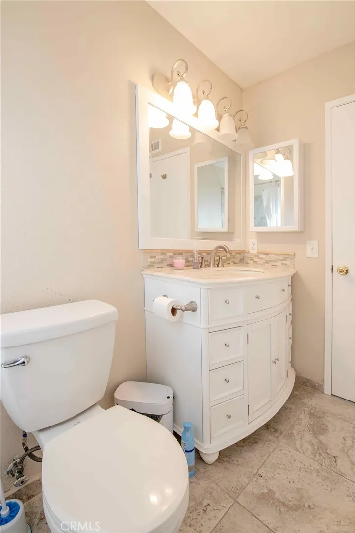 1452 GRANADA AVENUE Corona, CA 92878