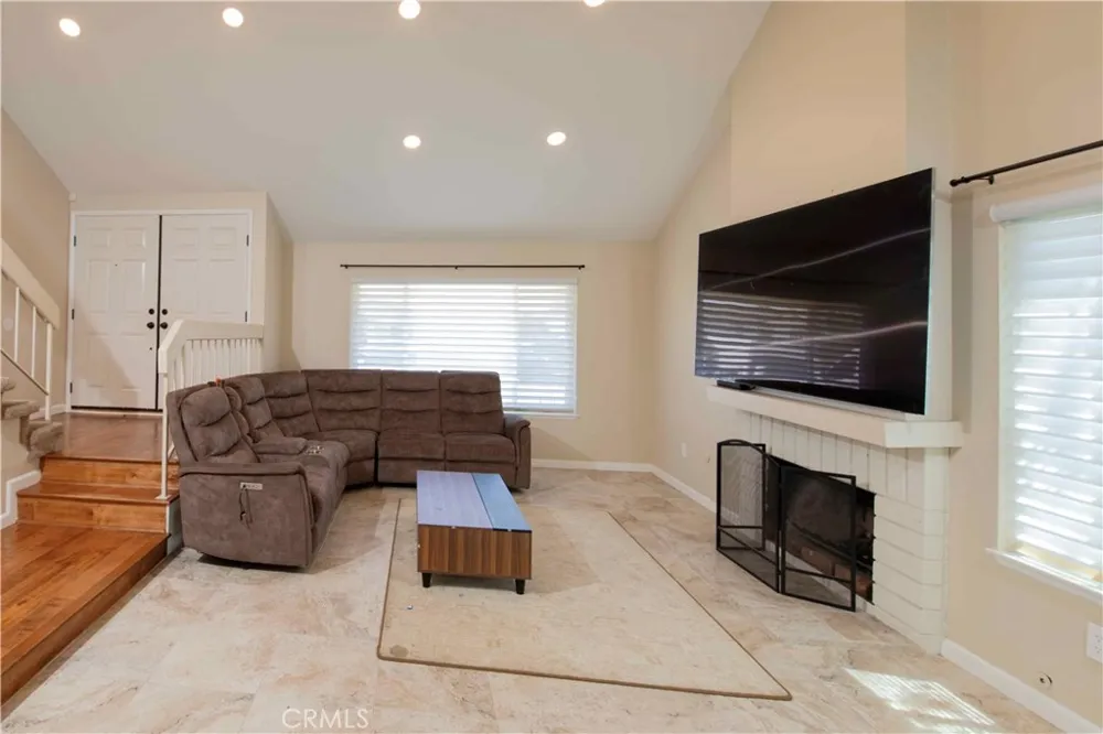 1452 GRANADA AVENUE Corona, CA 92878