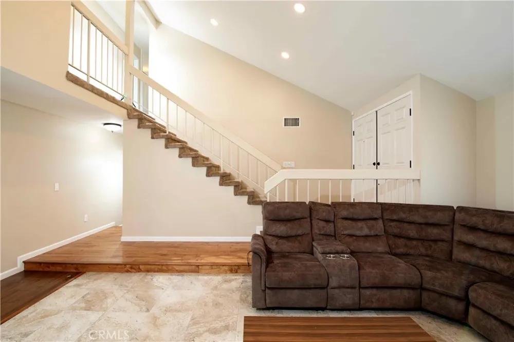 1452 GRANADA AVENUE Corona, CA 92878