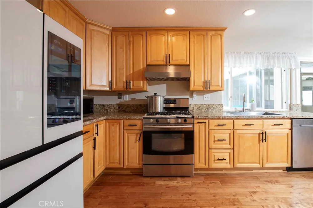 1452 GRANADA AVENUE Corona, CA 92878