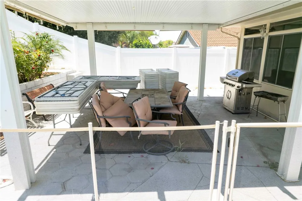 1452 GRANADA AVENUE Corona, CA 92878