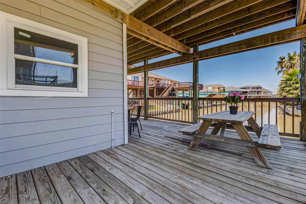 90 Dolphin Lane Freeport, TX 77541
