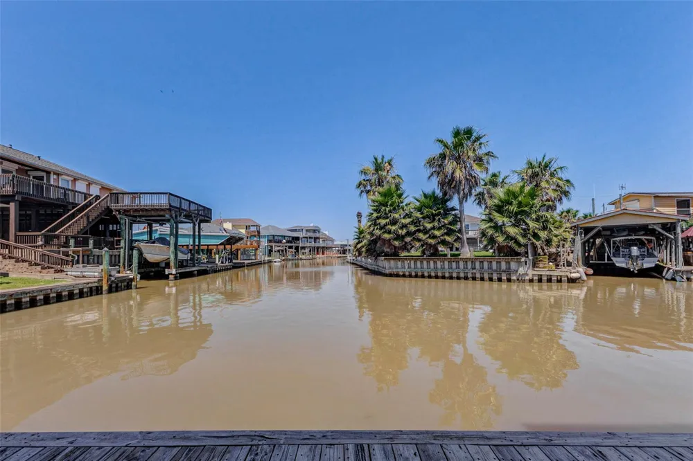 90 Dolphin Lane Freeport, TX 77541