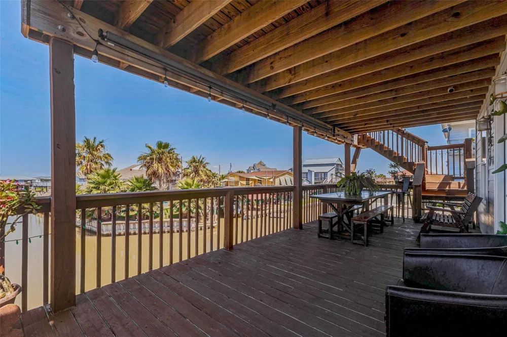 90 Dolphin Lane Freeport, TX 77541