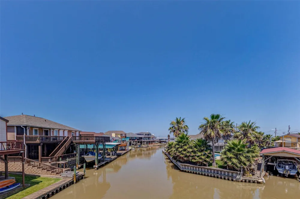 90 Dolphin Lane Freeport, TX 77541