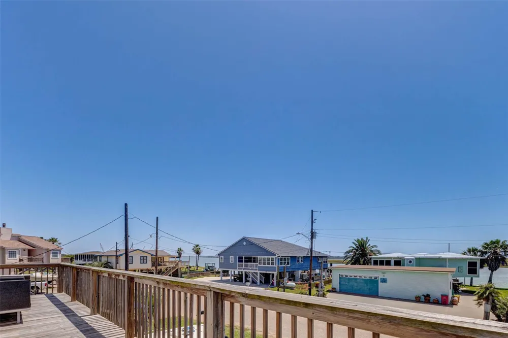 90 Dolphin Lane Freeport, TX 77541