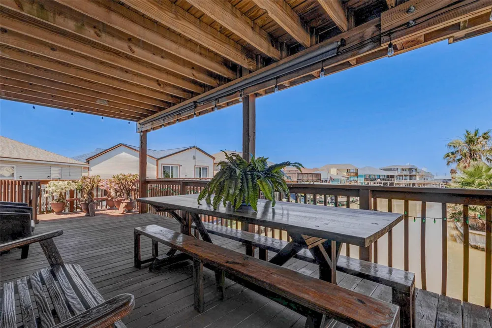 90 Dolphin Lane Freeport, TX 77541