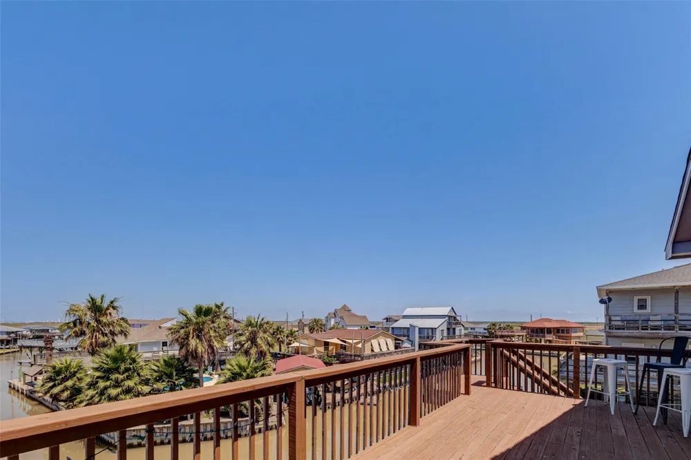 90 Dolphin Lane Freeport, TX 77541