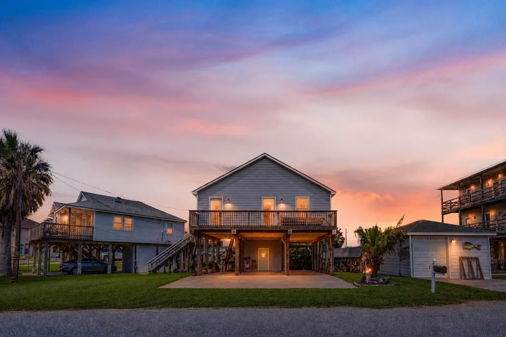 90 Dolphin Lane Freeport, TX 77541