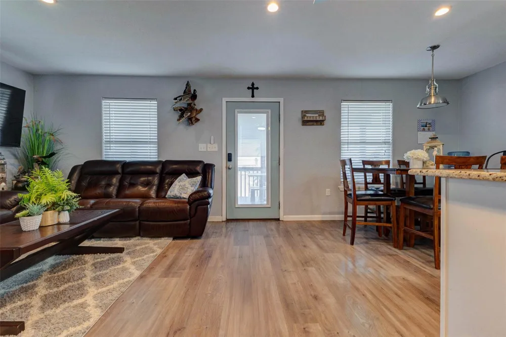 90 Dolphin Lane Freeport, TX 77541
