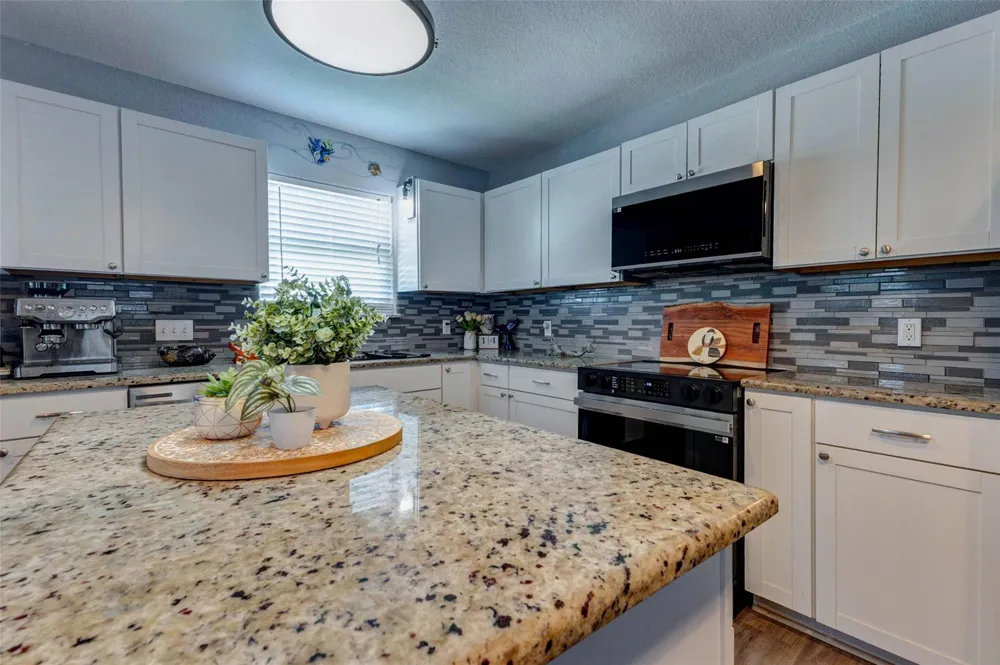 90 Dolphin Lane Freeport, TX 77541