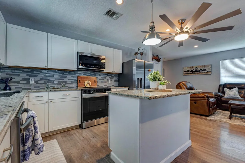 90 Dolphin Lane Freeport, TX 77541