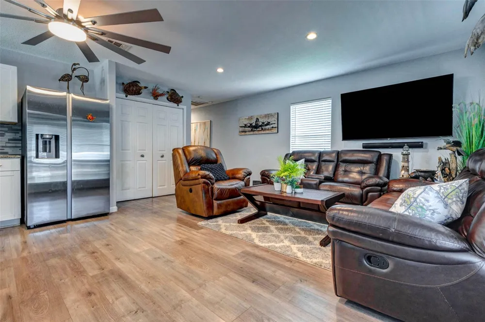 90 Dolphin Lane Freeport, TX 77541